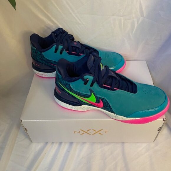 Athletic_Shoes